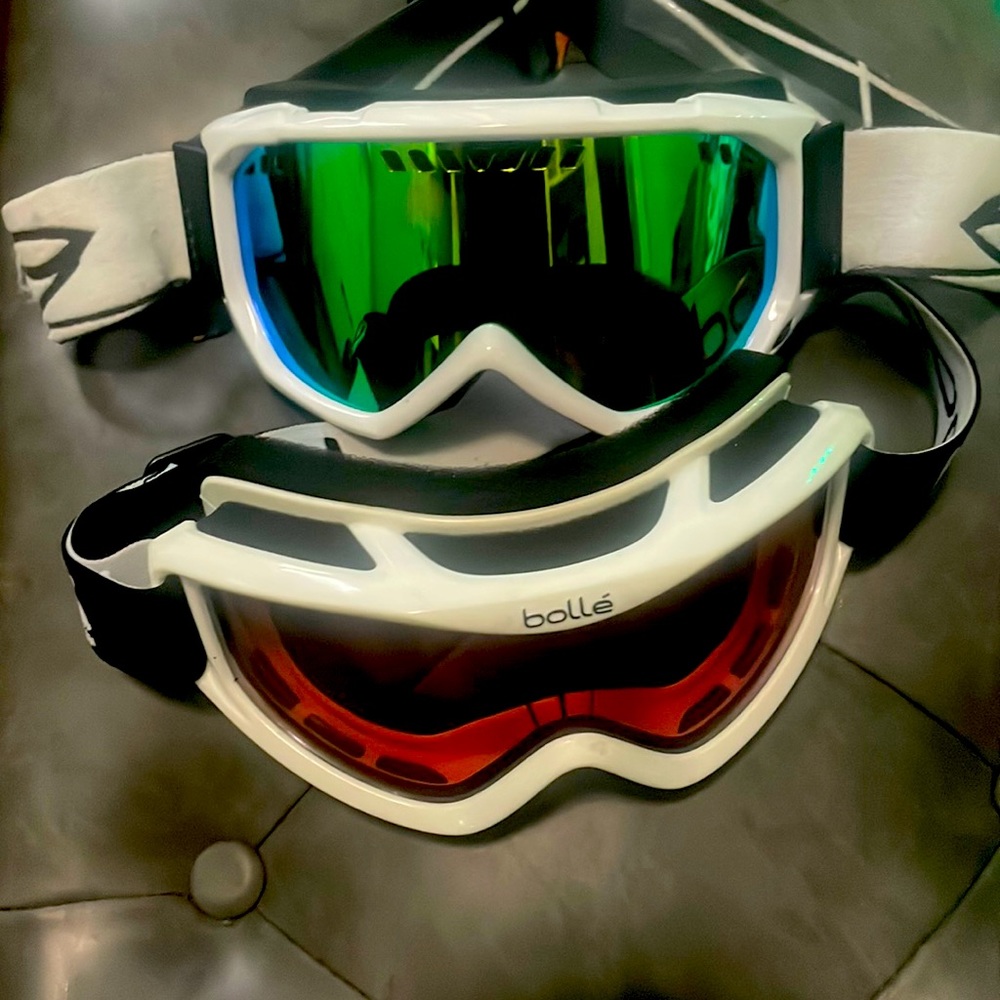Mirrored ZEISS lens in green and red